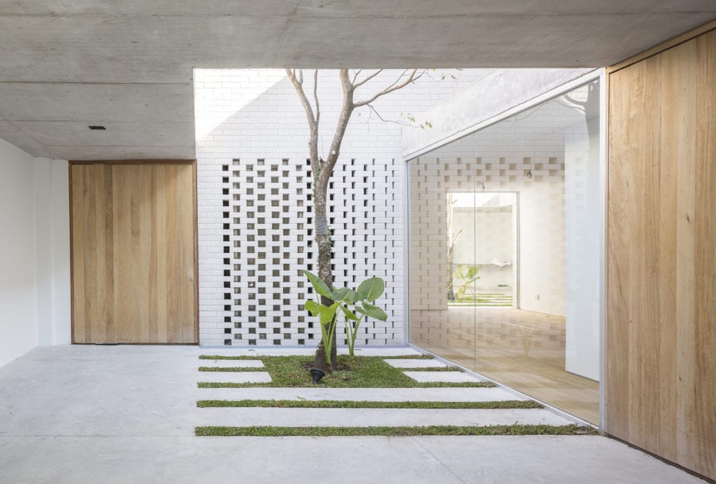 Courtyards in architecture are a great way to bring outside light in. Connecting living spaces with nature, here's why they should be in your home design. Newman House Courtyard
