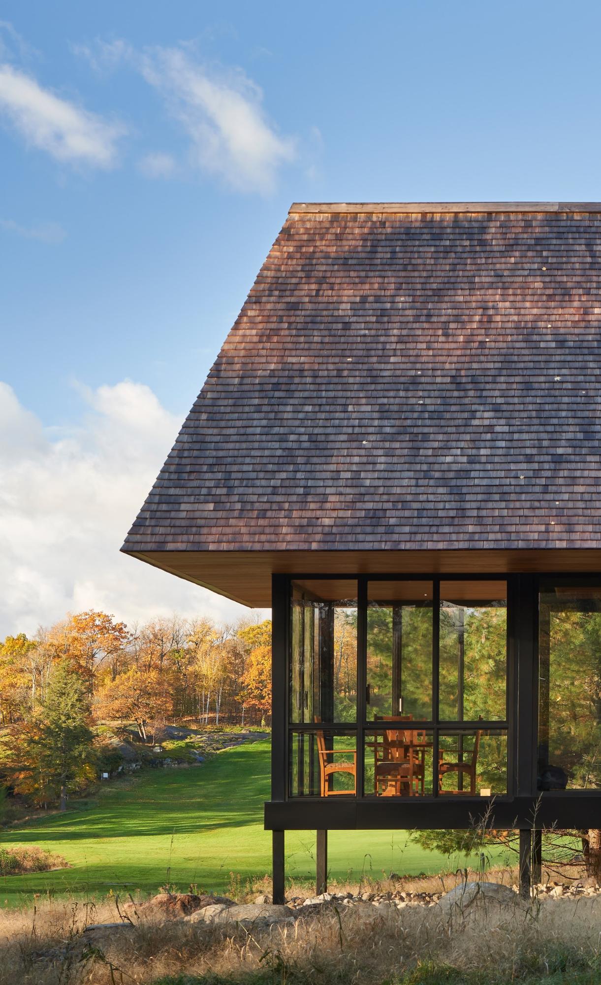 Modern cabin in Muskoka designed by Mackay-Lyons Sweetapple. For our favourite modern cottage designs in Ontario, read our post!